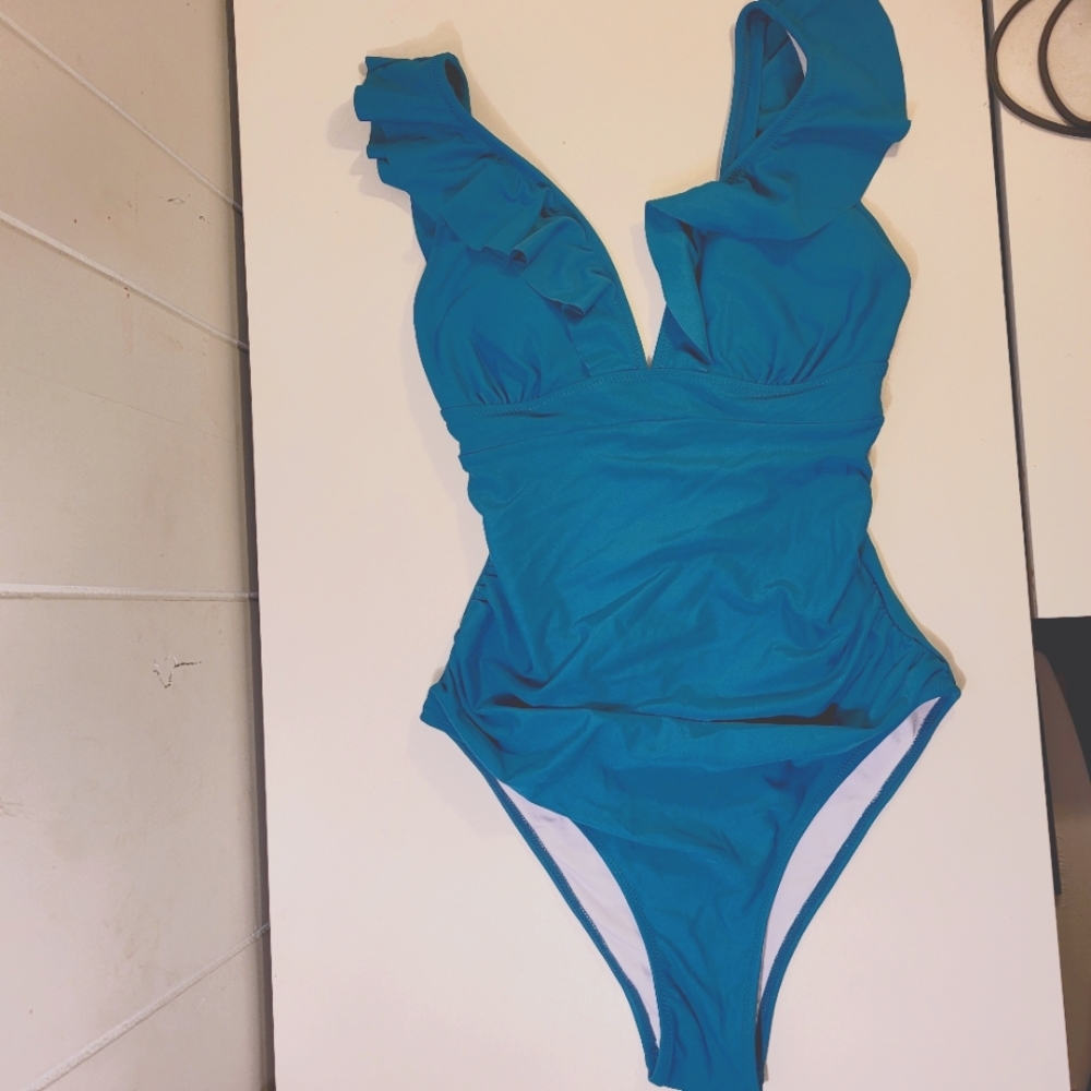 CUPSHE GREEN ONE PIECE SWIMSUIT SIZE SMALL NWT